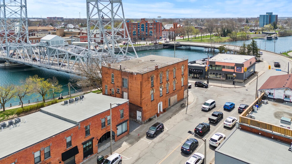 28 W Main St, Welland, ON for sale - Building Photo - Image 2 of 7