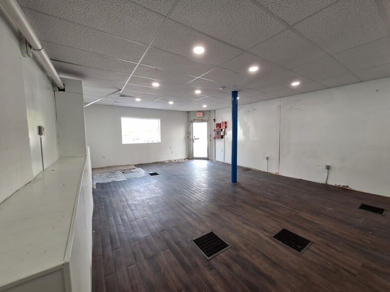 655 Chestnut St, Manchester, NH for lease - Building Photo - Image 3 of 7