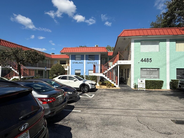 4855 Stirling rd, Dania Beach, FL for lease - Primary Photo - Image 1 of 7