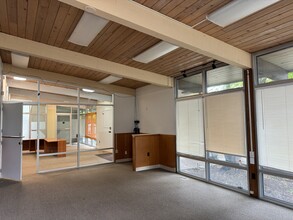 995 W 7th Ave, Eugene, OR for lease Interior Photo- Image 2 of 10