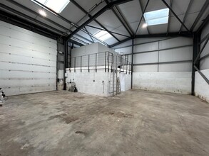 Blackburn Rd, Simonstone for lease Interior Photo- Image 1 of 4