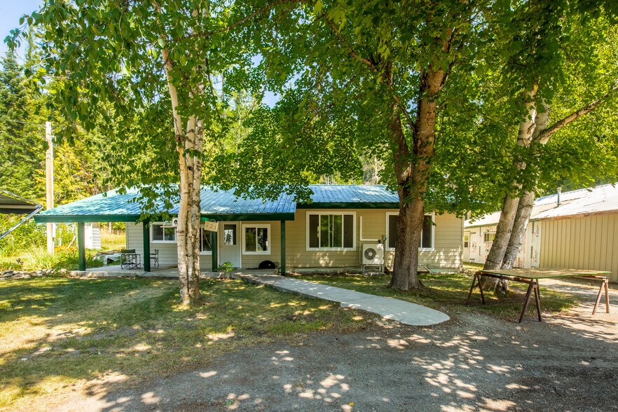 221 Star Rd, Troy, MT 59935