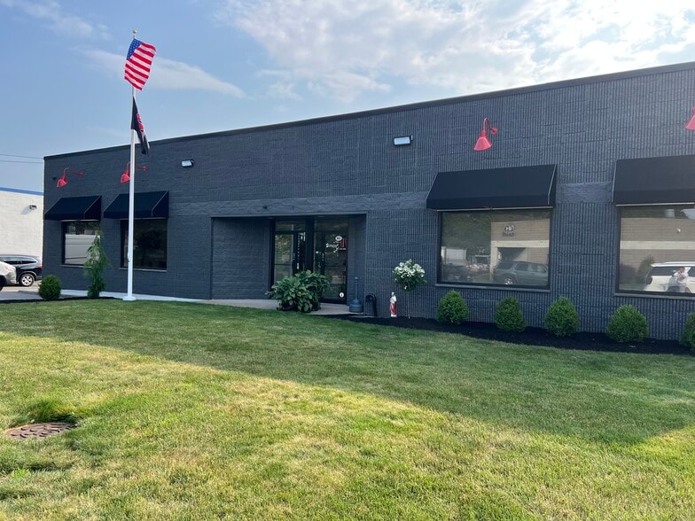 80 Otis St, West Babylon, NY for sale - Primary Photo - Image 1 of 1