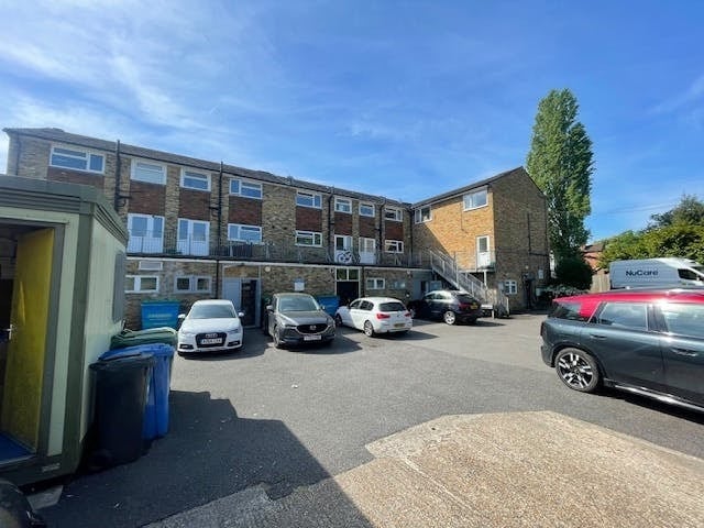 192 Dukes Ride, Crowthorne for lease - Building Photo - Image 2 of 3