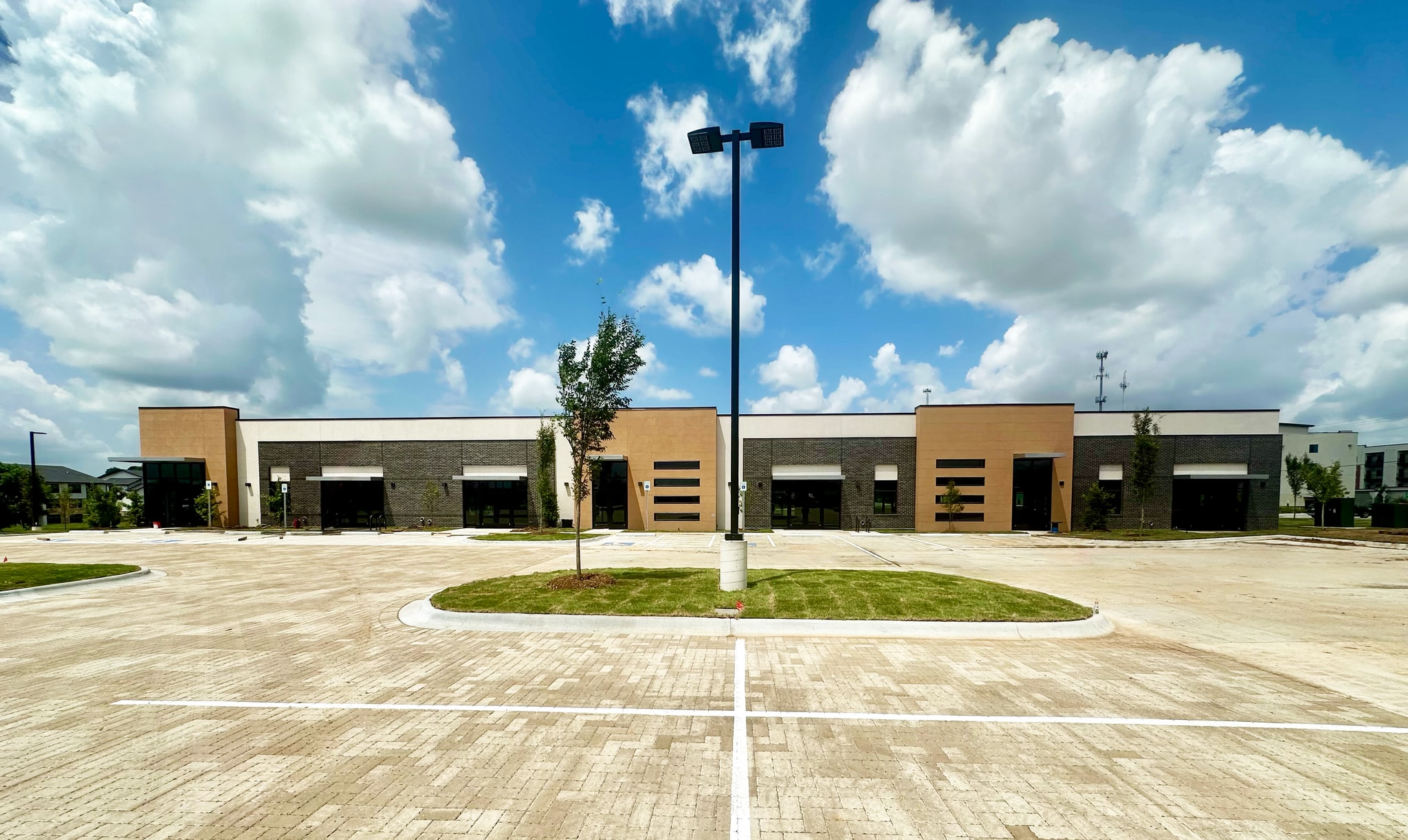 S Promenade Blvd & W Oak St, Rogers, AR for lease Building Photo- Image 1 of 10