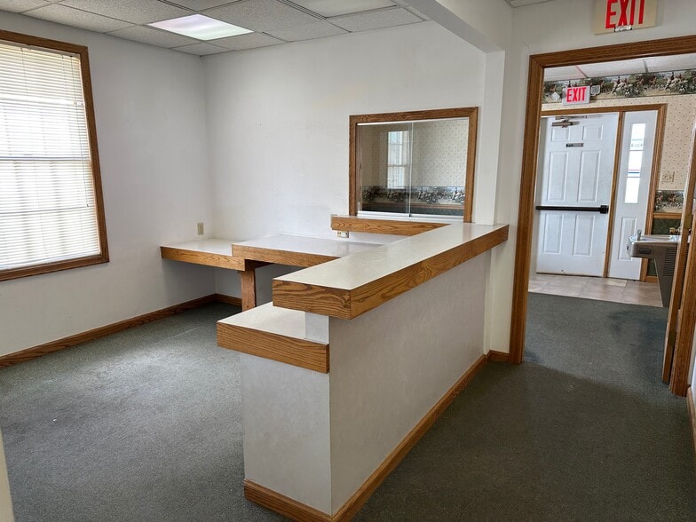 352 Railroad St, Ligonier, PA for lease - Interior Photo - Image 2 of 7
