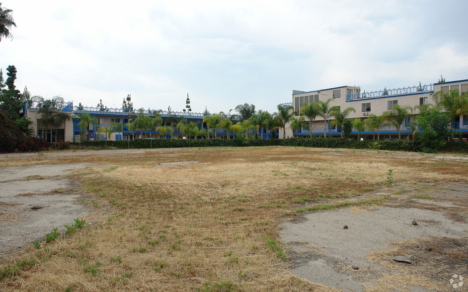 1100 W Ball Rd, Anaheim, CA for sale - Primary Photo - Image 1 of 4