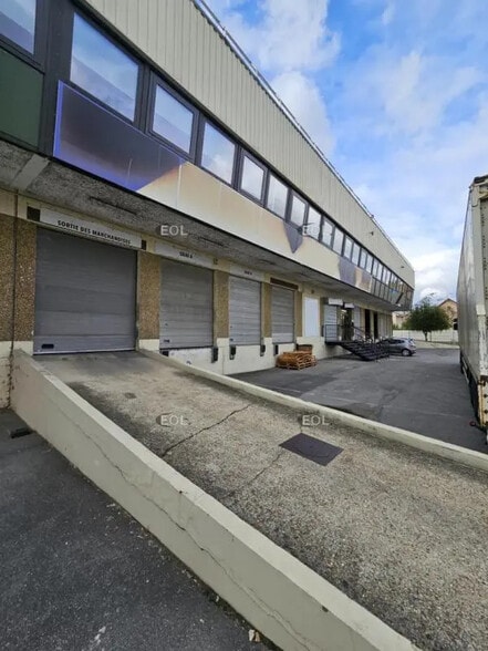 Flex in Vitry-sur-Seine for lease - Building Photo - Image 2 of 7
