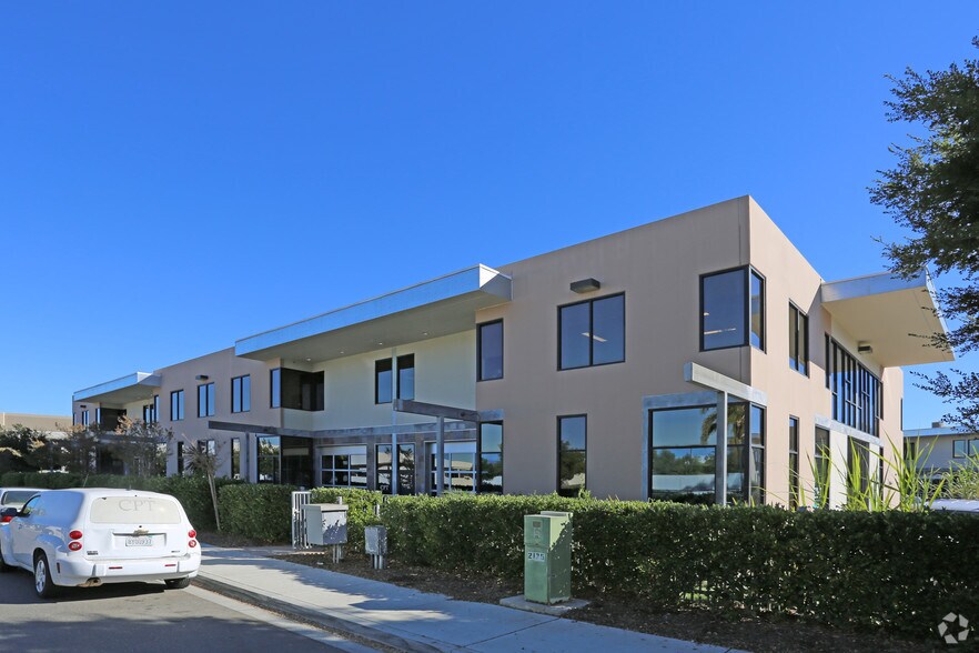 1215 Pacific Oaks Pl, Escondido, CA for lease - Building Photo - Image 2 of 8