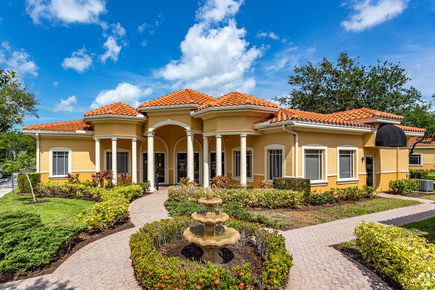 3372 Woods Edge Cir, Bonita Springs, FL for sale - Building Photo - Image 1 of 6