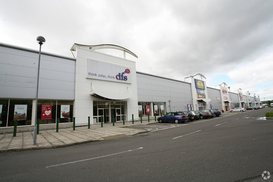 Broadstone Way, Poole for sale - Primary Photo - Image 1 of 1