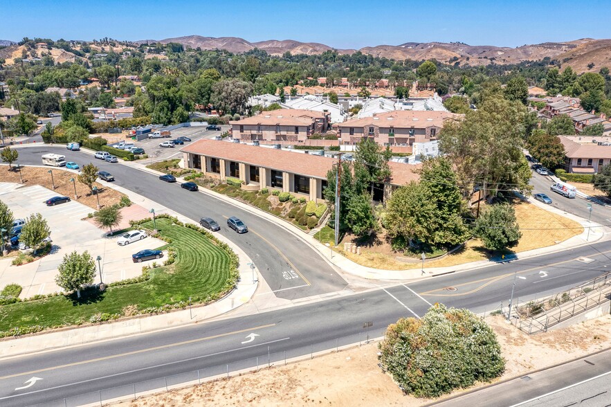 5210 Lewis Rd, Agoura Hills, CA for sale - Primary Photo - Image 1 of 27