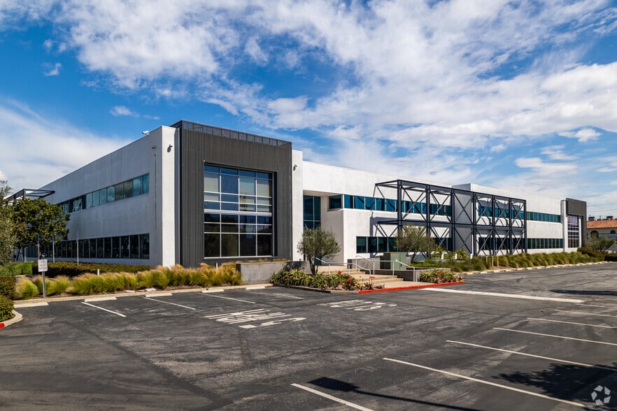 2201 E El Segundo Blvd, El Segundo, CA for sale - Primary Photo - Image 2 of 16