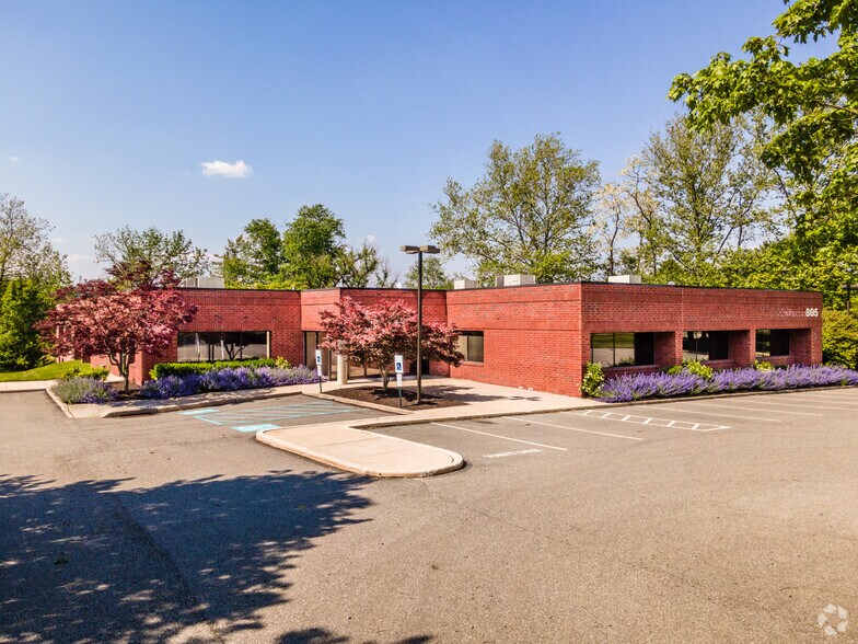 805 Springdale Dr, Exton, PA 19341