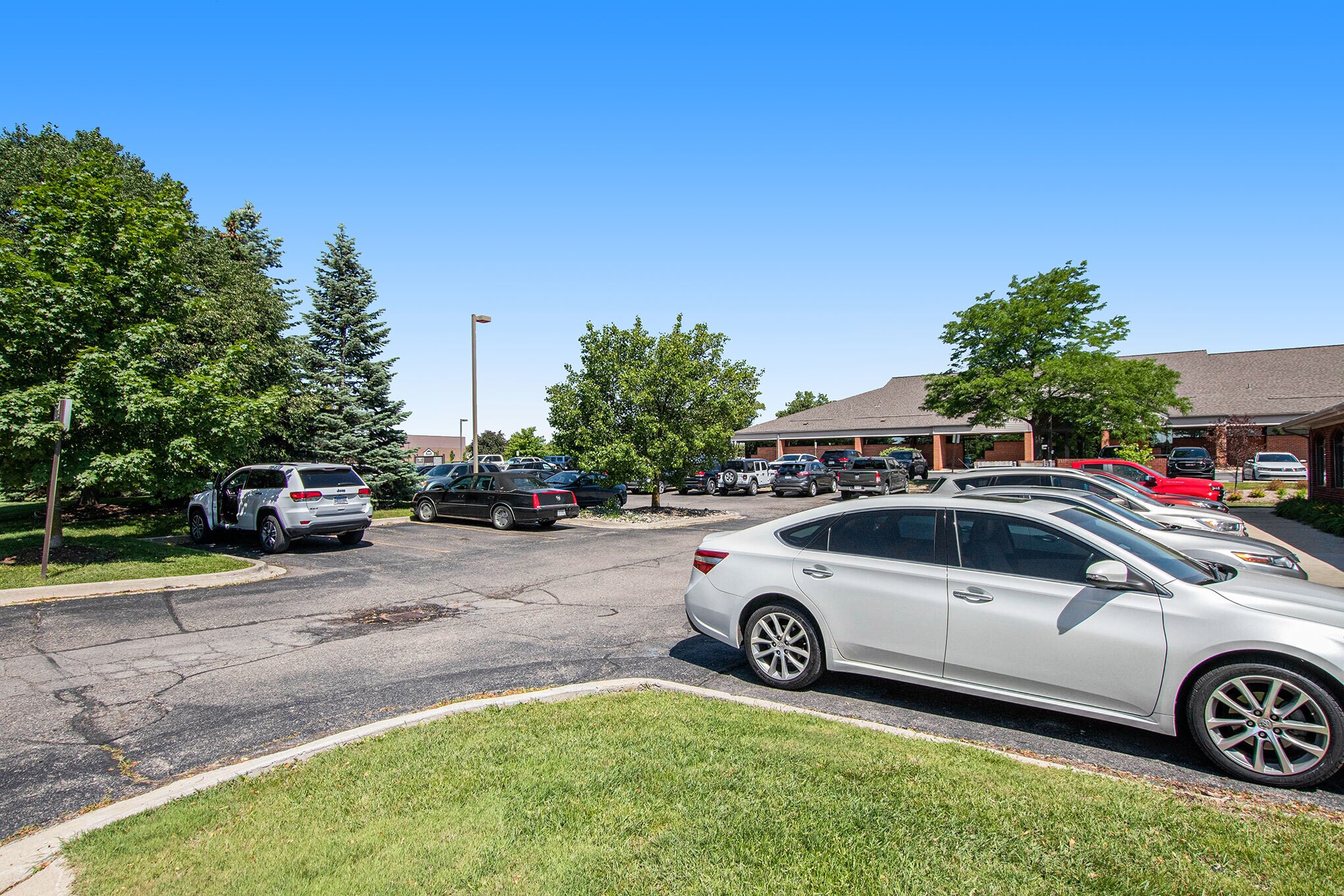 645 Barclay Cir, Rochester Hills, MI 48307 Office for Sale