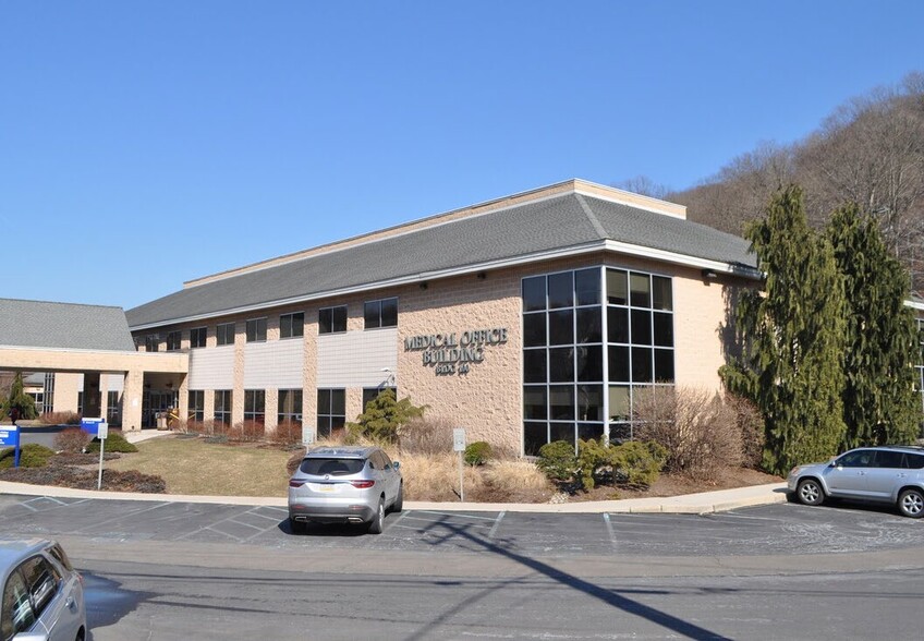 100 Schuylkill Medical Plz, Pottsville, PA for sale - Building Photo - Image 1 of 6