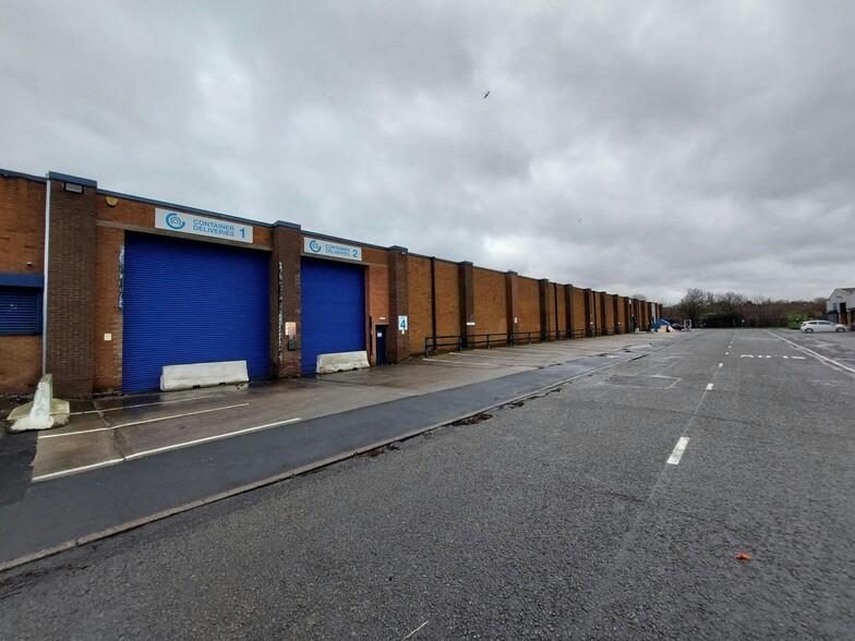 Summit Crescent, Smethwick for lease - Building Photo - Image 3 of 12