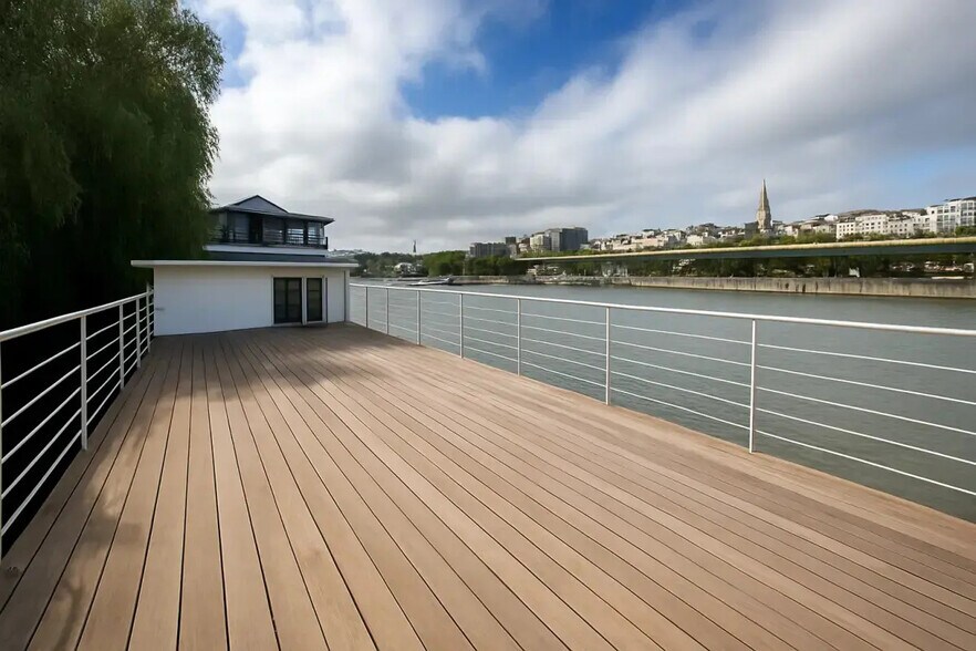 Office in Boulogne-Billancourt for lease - Building Photo - Image 1 of 7