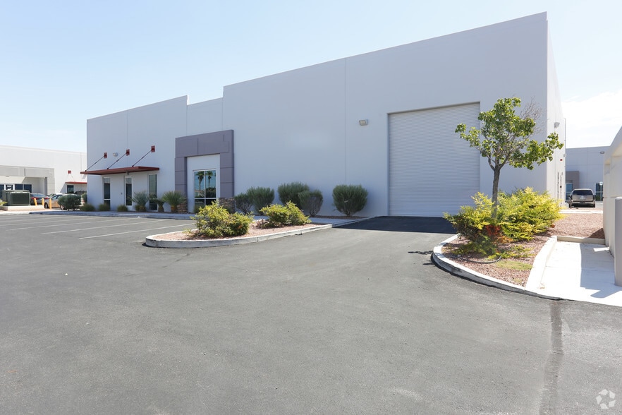 2545 W Cheyenne Ave, North Las Vegas, NV for lease - Building Photo - Image 3 of 3