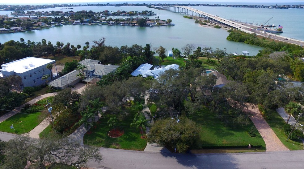 106 Harbor View Ln, Belleair Bluffs, FL 33770