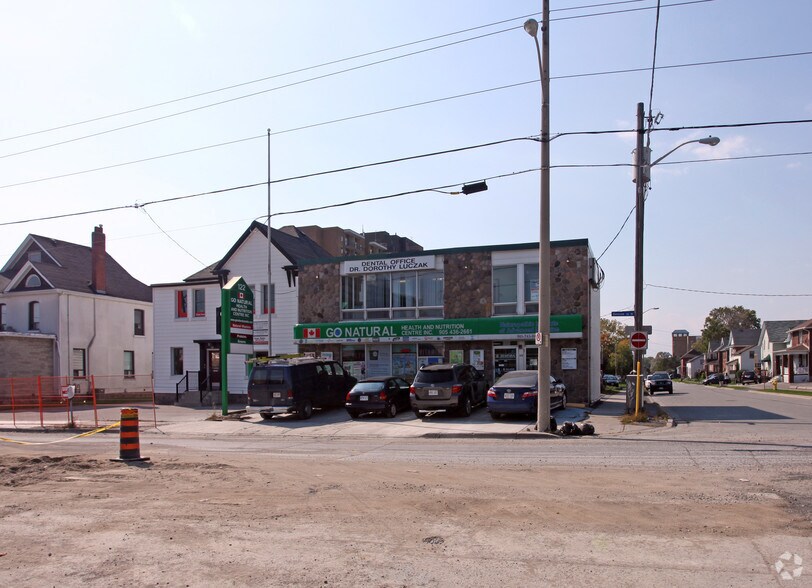 122-124 N Simcoe St, Oshawa, ON for lease - Building Photo - Image 3 of 5