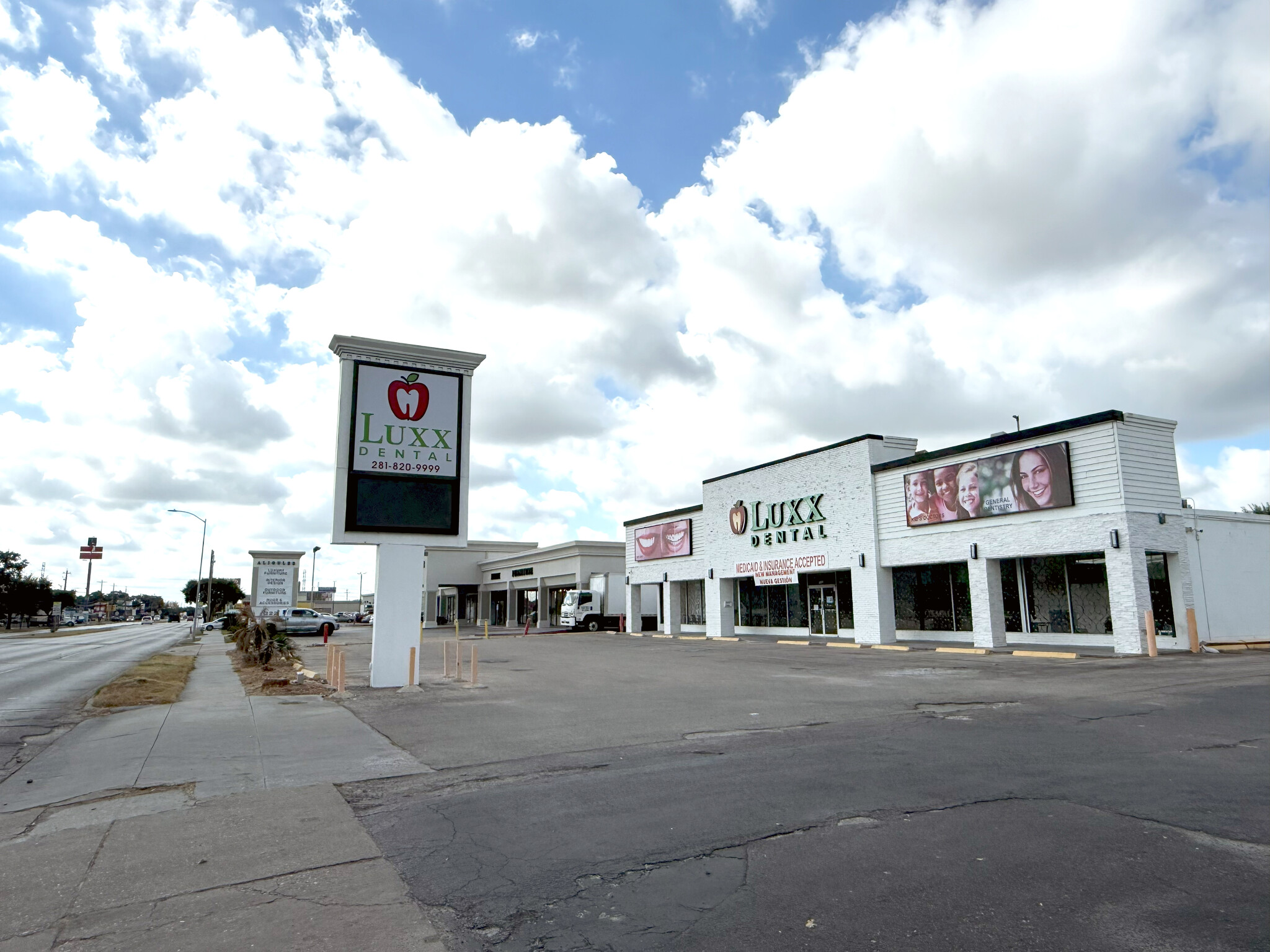 3222 Hillcroft Ave, Houston, TX for lease Building Photo- Image 1 of 14