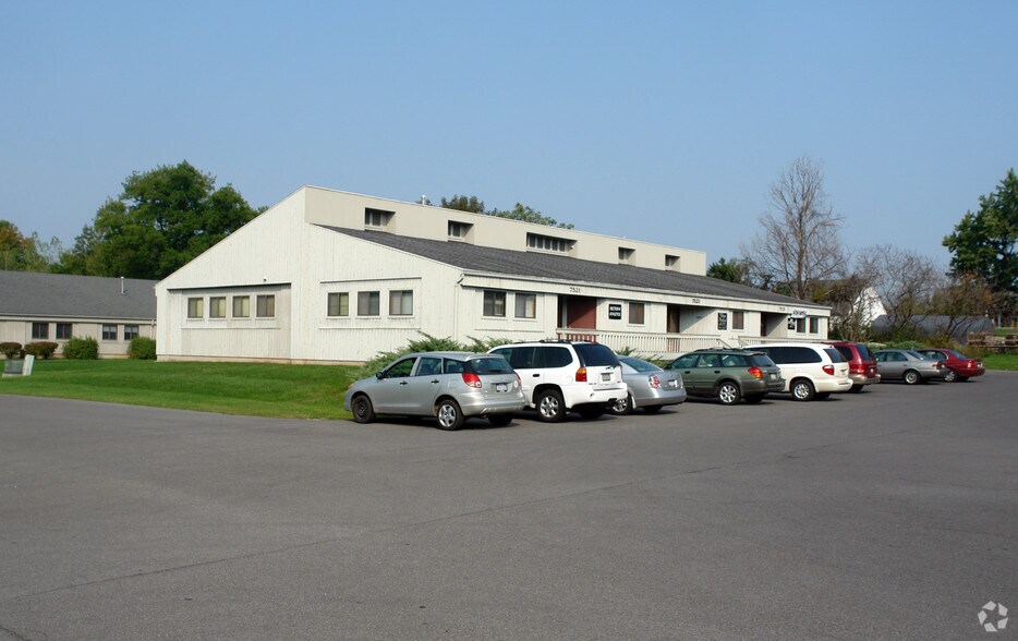 7521-7523 Morgan Rd, Bayberry, NY for lease - Building Photo - Image 2 of 6