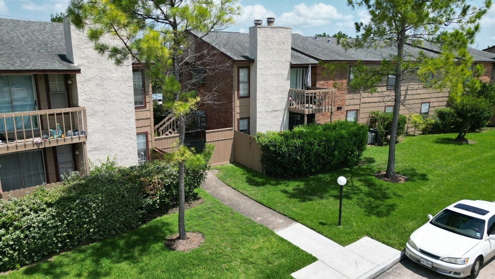 9101 Country Creek Dr, Houston, TX for sale - Building Photo - Image 2 of 10