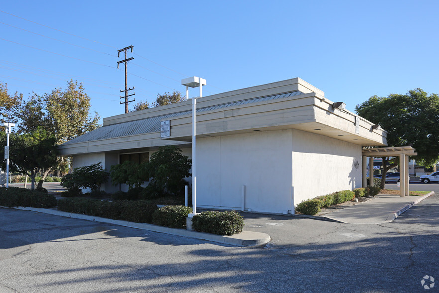 16001 Springdale St, Huntington Beach, CA for lease - Building Photo - Image 1 of 10