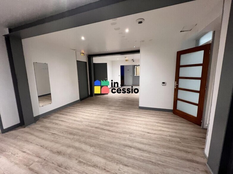 Office in Le Mans for lease - Interior Photo - Image 1 of 14
