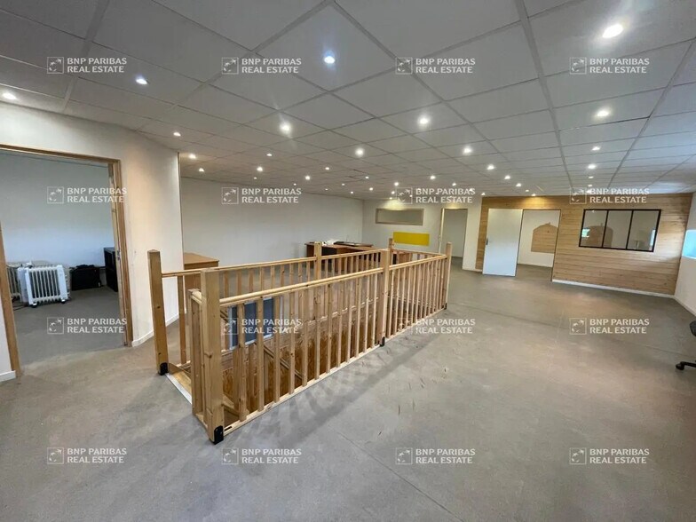 Flex in Acigné for lease - Building Photo - Image 2 of 6