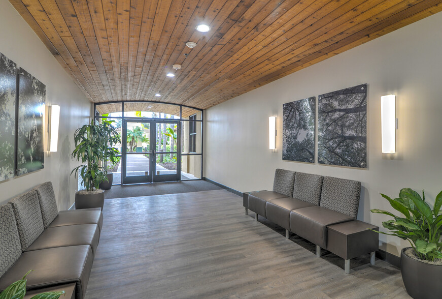 15721-15725 Pomerado Rd, Poway, CA for lease - Interior Photo - Image 2 of 9