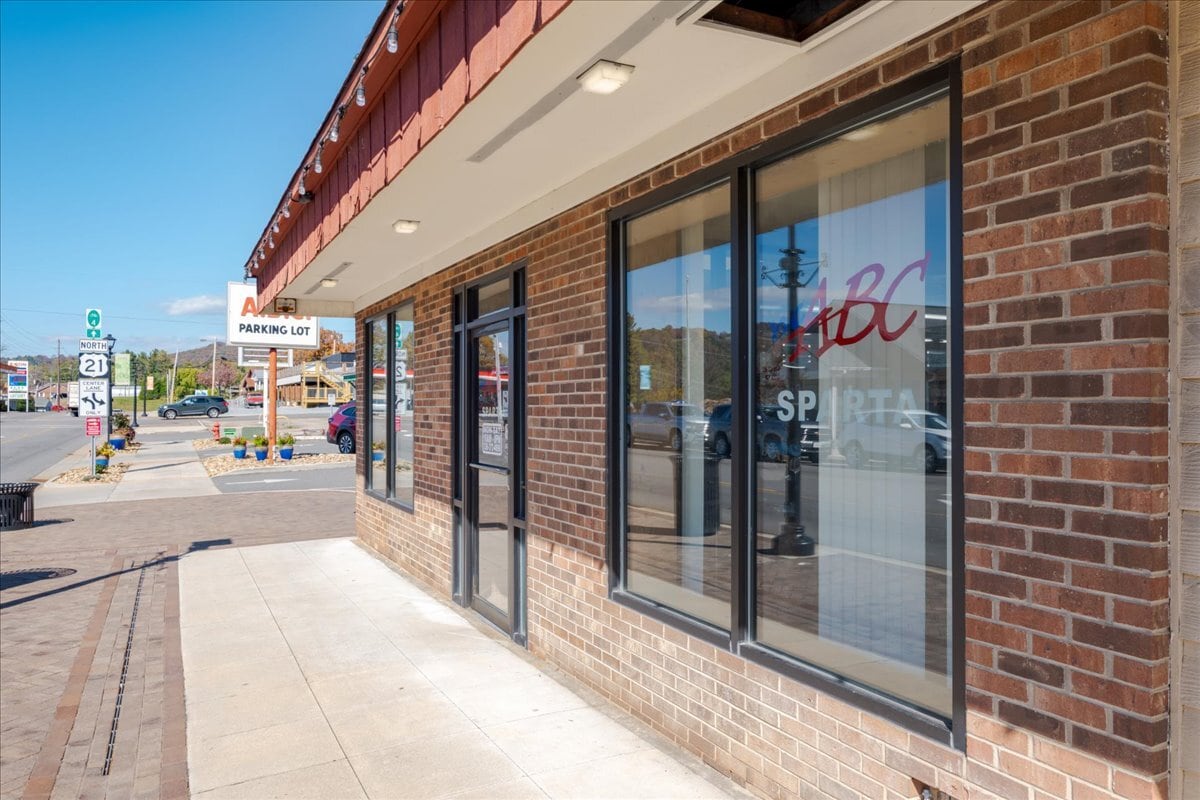 48 N Main St, Sparta, NC for sale Primary Photo- Image 1 of 28