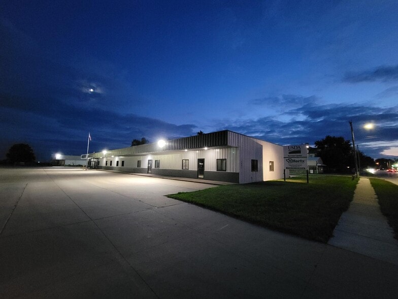 1621 E Washington St, Washington, IA for lease - Building Photo - Image 2 of 4