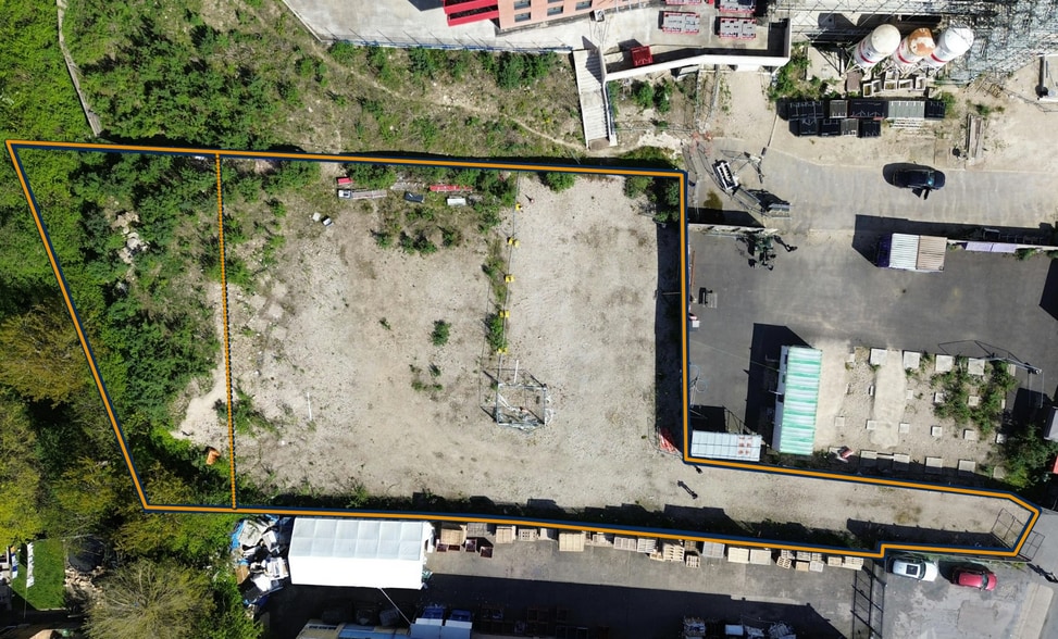 Delamare Rd, Cheshunt for lease - Primary Photo - Image 1 of 5