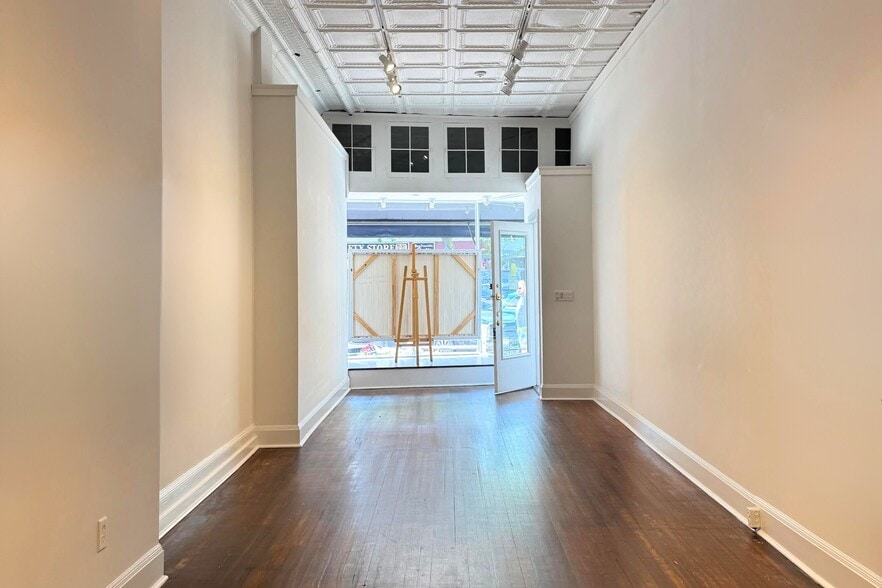 95 Main St, Sag Harbor, NY for lease - Interior Photo - Image 3 of 4