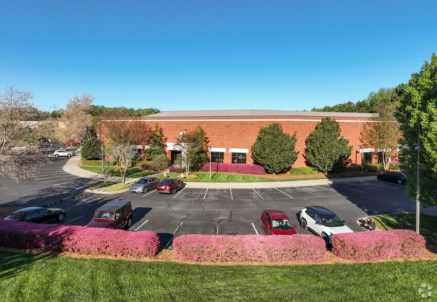 12125 Herbert Wayne Ct, Huntersville, NC for lease - Building Photo - Image 2 of 5