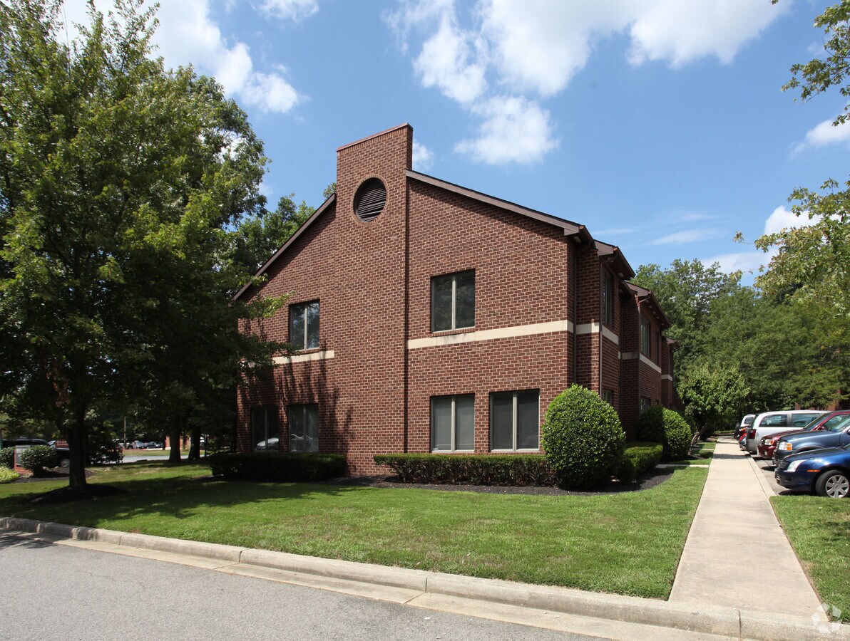 303 Post Office Rd, Waldorf, MD 20602