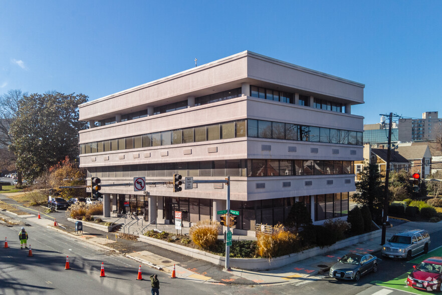 801 Wayne Ave, Silver Spring, MD for lease - Building Photo - Image 3 of 4