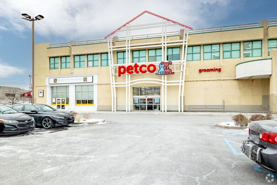 133-11 20th Ave, College Point, NY for lease - Building Photo - Image 2 of 8