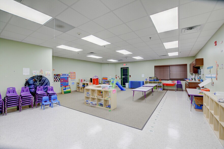 415 E Ash Ave Decatur Il 62526 Retail Space For Lease