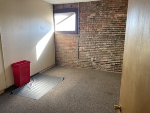 108 3rd St, Des Moines, IA for lease Interior Photo- Image 1 of 17