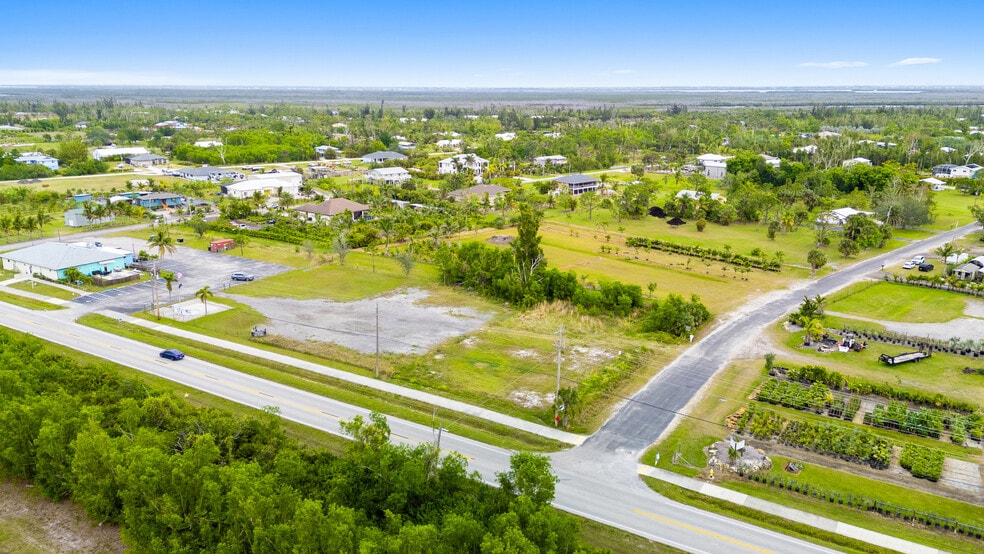 8078 Stringfellow Rd, Saint James City, FL for sale - Primary Photo - Image 1 of 1