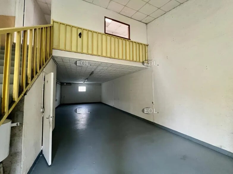 Flex in Saint-Witz for lease - Interior Photo - Image 3 of 12