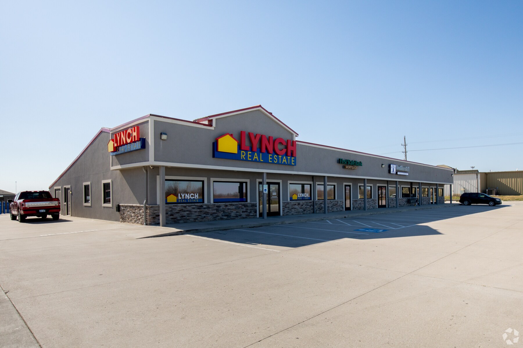 1204 State Ave, Tonganoxie, KS for sale Primary Photo- Image 1 of 1