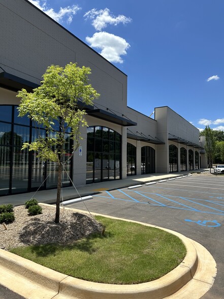 1140 E Butler Rd, Greenville, SC for lease - Building Photo - Image 1 of 4