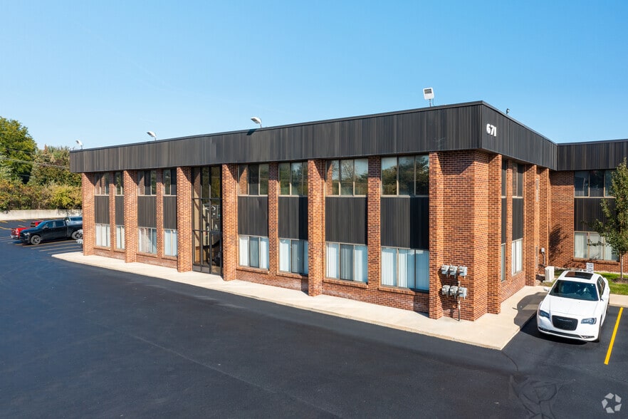 671 E Big Beaver Rd, Troy, MI 48083