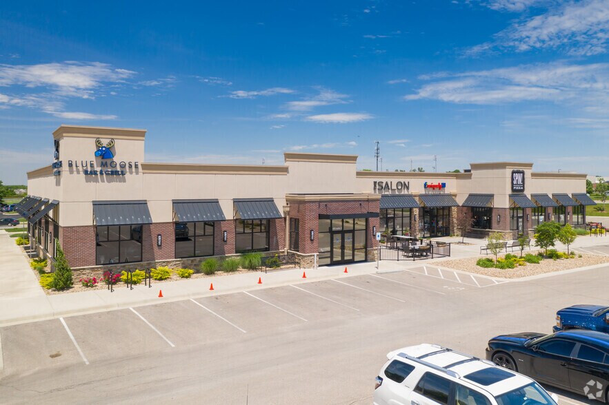 525 Wakarusa Dr, Lawrence, KS 66049