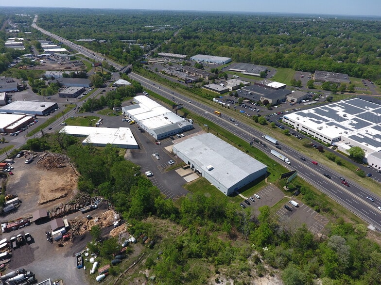 725 County Line Rd, Huntingdon Valley, PA for lease - Building Photo - Image 1 of 3