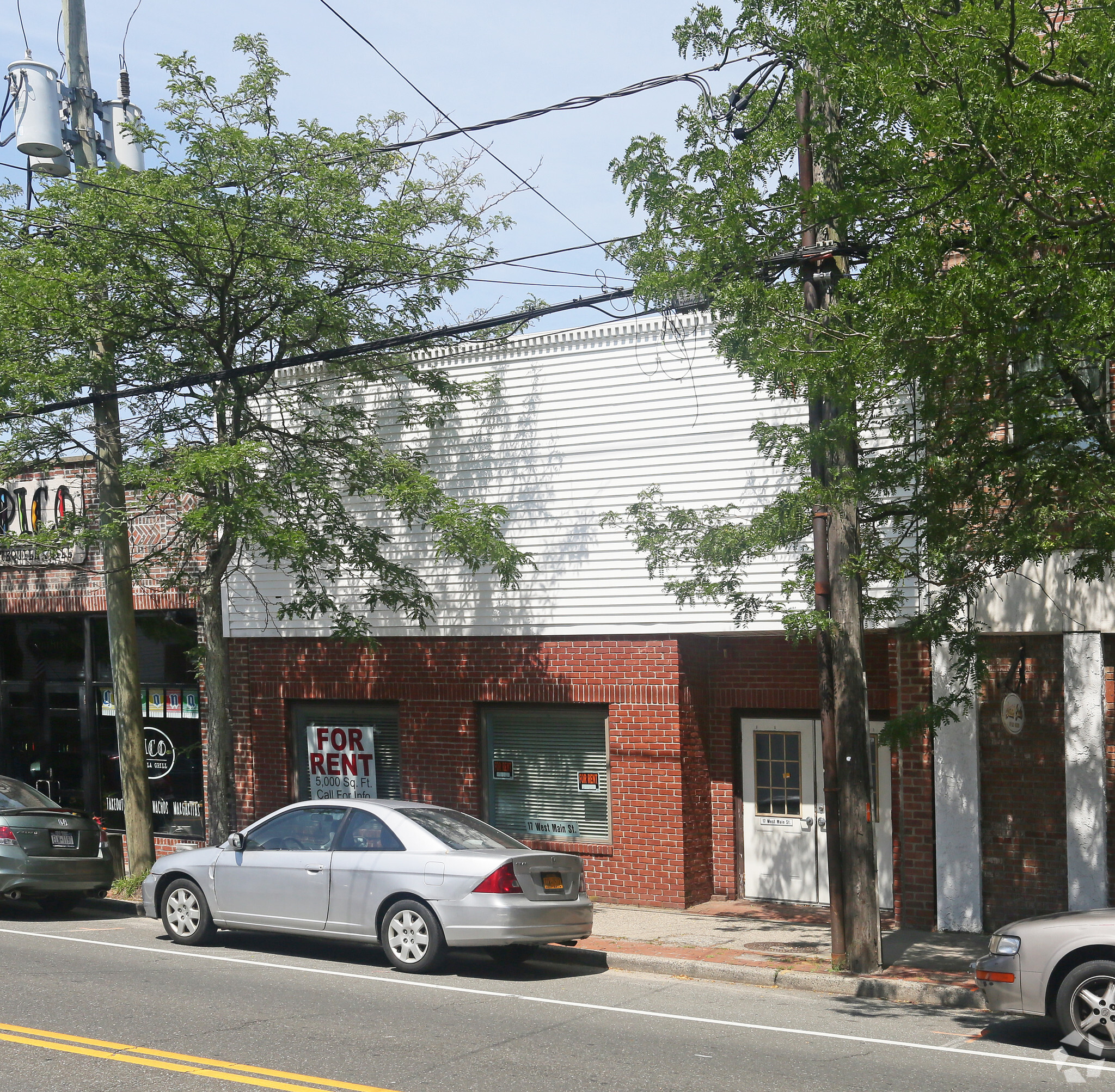 17 W Main St, Bay Shore, NY for sale Primary Photo- Image 1 of 1